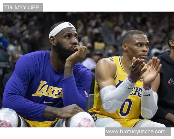 威少与湖人之间的矛盾升级引发球迷热议情绪对抗背后的深层原因分析